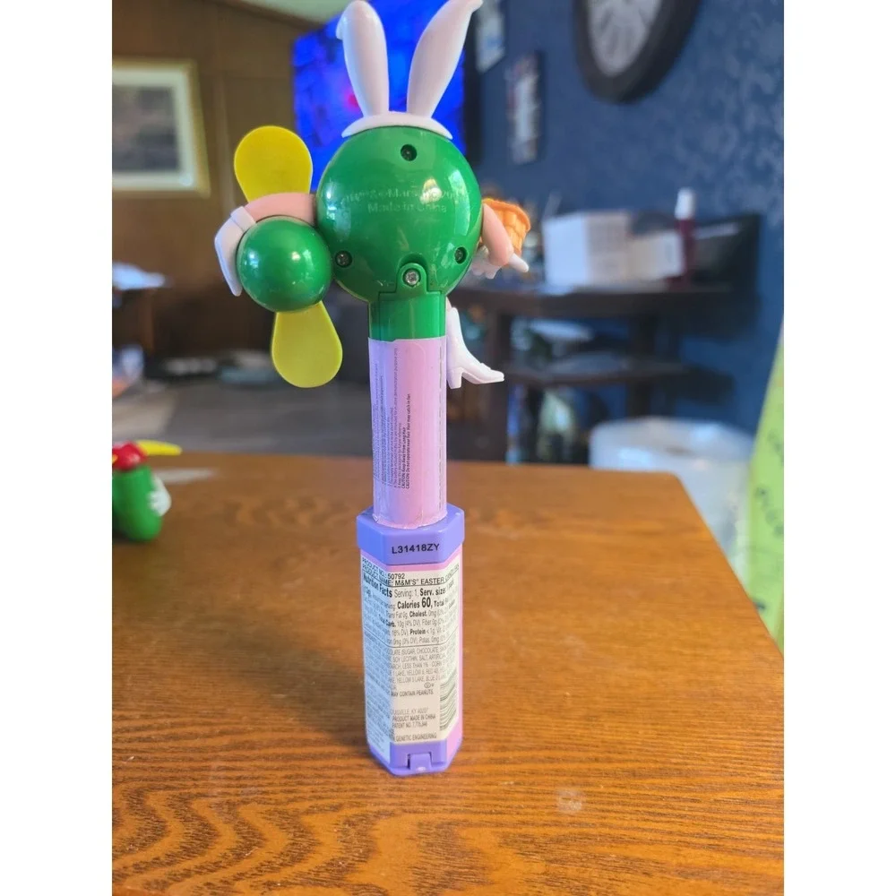 M&M's Green Bunny Easter Candy Fan Candy Tube Holder Battery Operated Works‎